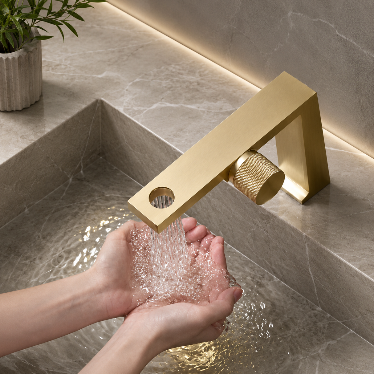 FLORA|LUXURY MODERN SIGNLE HOLE BATHROOM FAUCET
