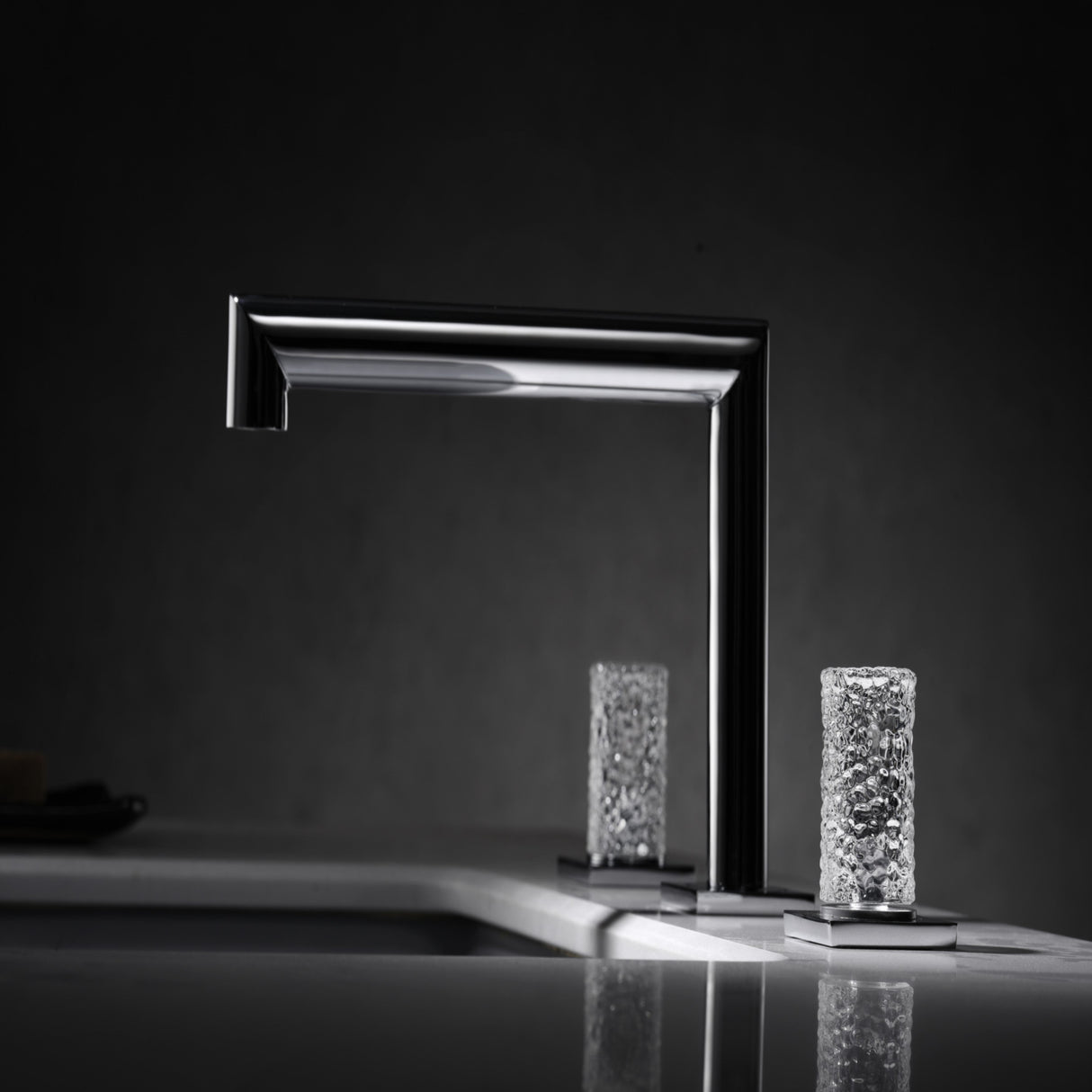 LASHELLE| MODREN 2-HANDLE WIDESOREAD HOTCOLD BATHROOM SINK FAUCET Smart Living and Technology