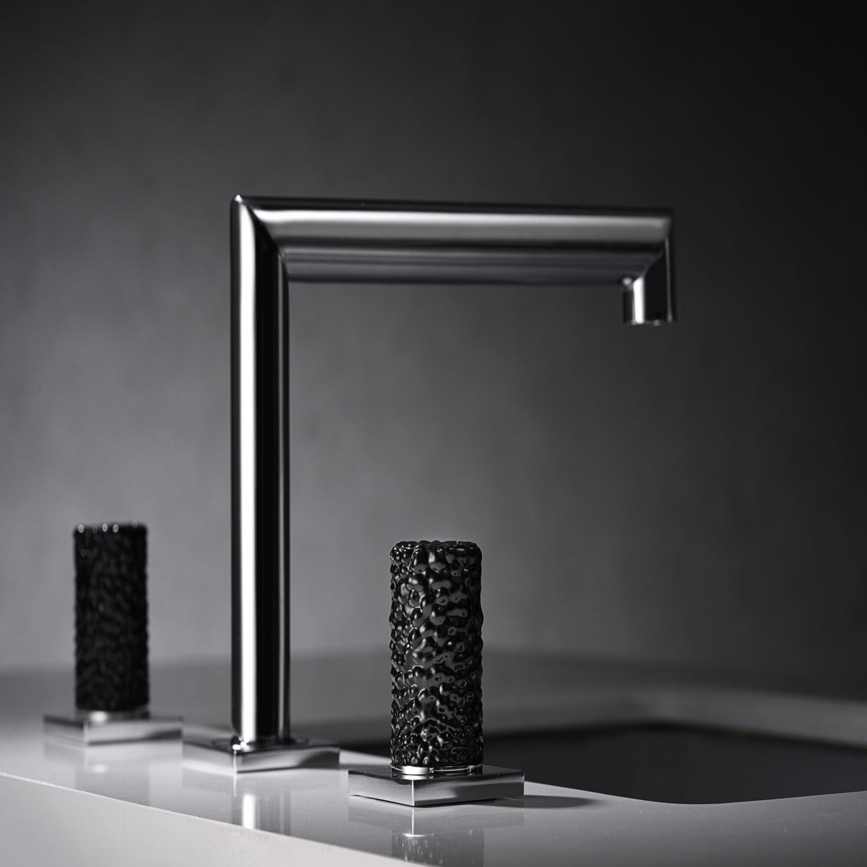 LASHELLE| MODREN 2-HANDLE WIDESOREAD HOTCOLD BATHROOM SINK FAUCET Smart Living and Technology